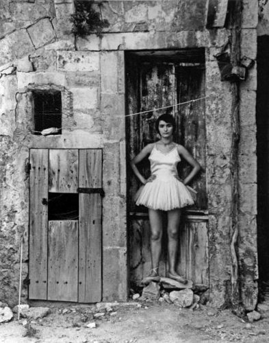 DANSEUSE-LA-PORTE-ARLES-1955-1-c31512-web_