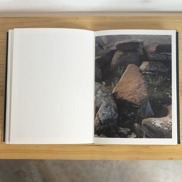 Fotografía interior del fotolibro de José Luis Carrillo Los hijos del ciervo