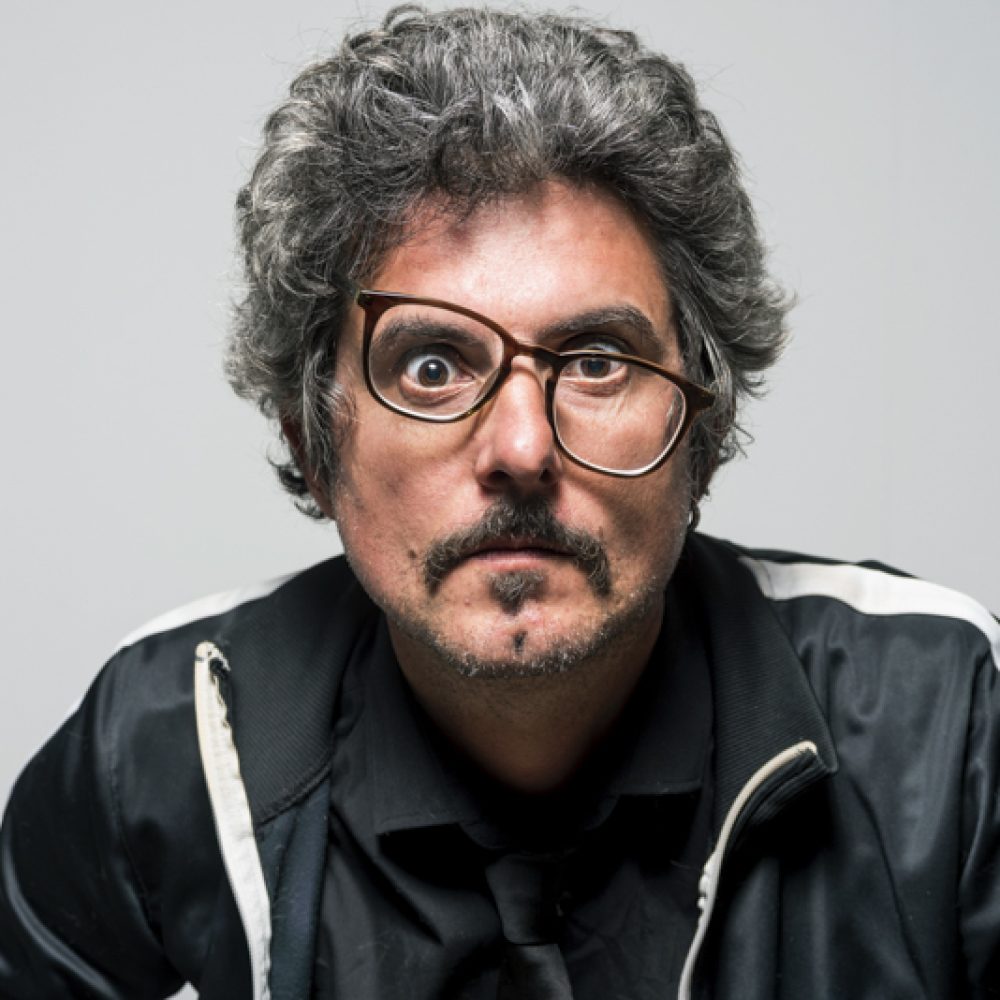 El poeta Nelo Curtí retratado por el fotógrafo editorial Demian Ortiz en el Festival de Poesía de Valencia Vociferio 2022